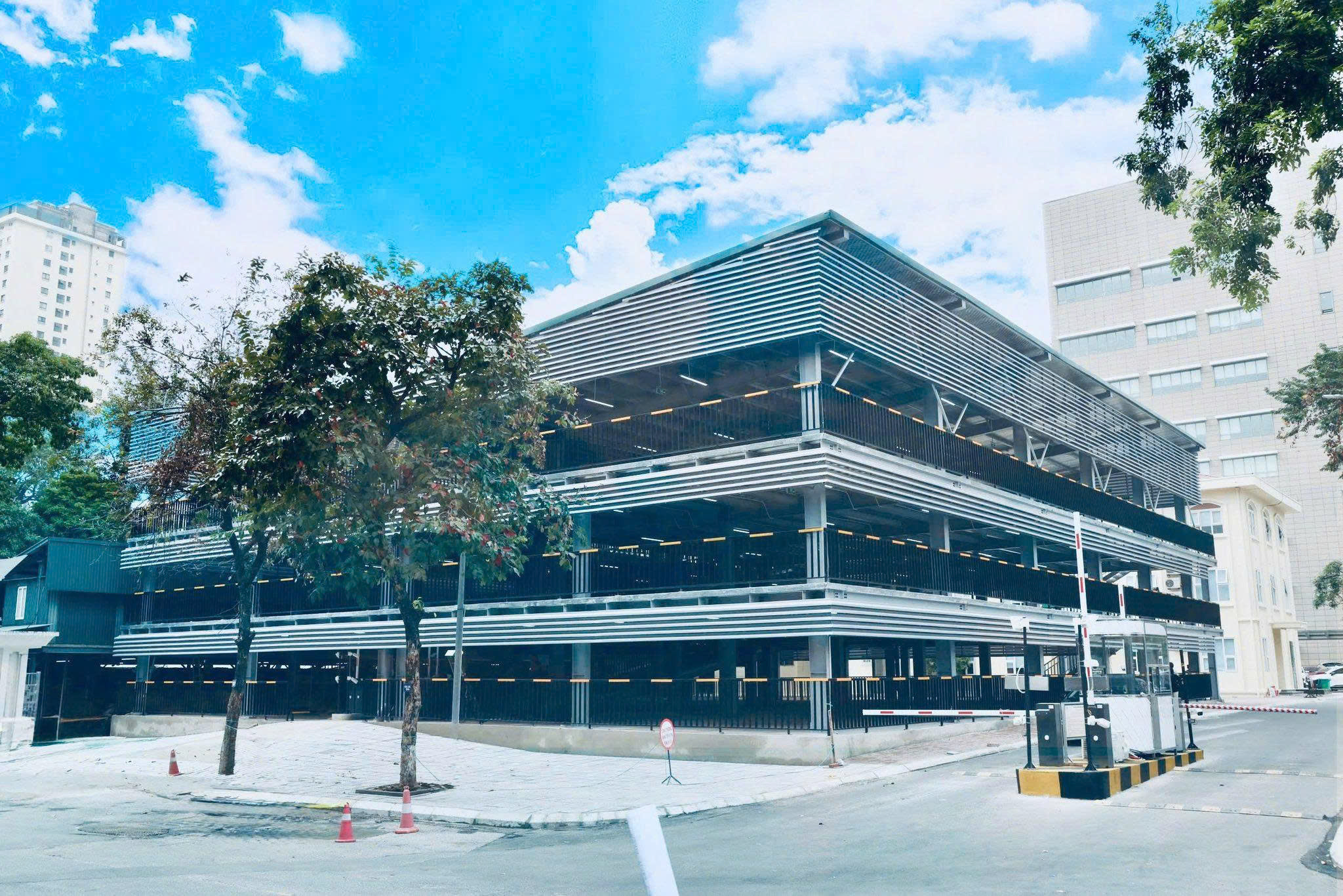 Tập Đoàn G500- Nhà xe Bệnh viện Trung ương Quân đội 108